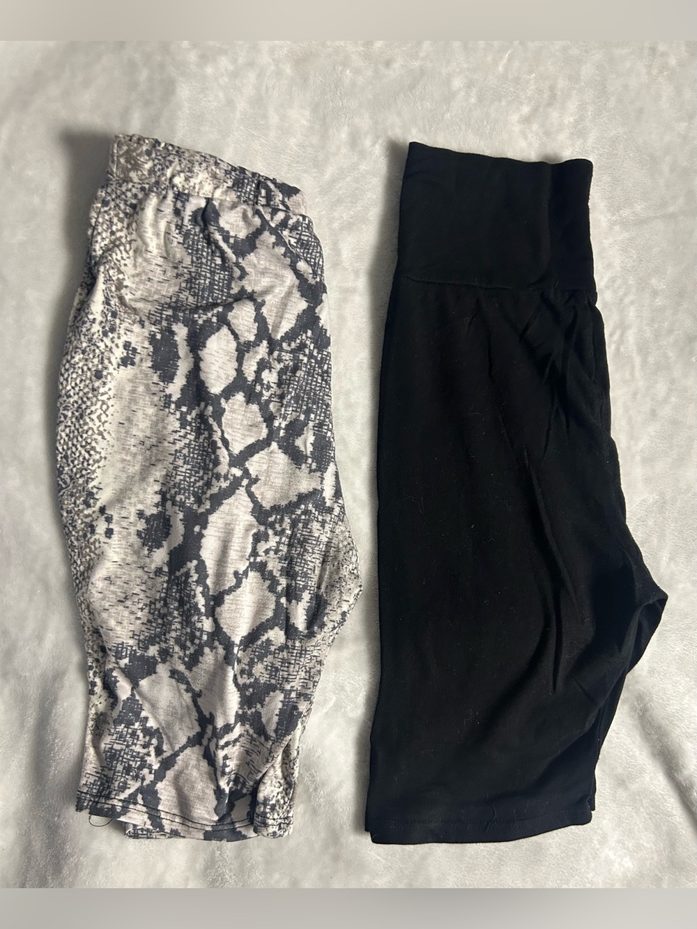 2 black white gray snake skin high rise soft stretch biker shorts size small